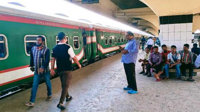 কর্মবিরতি প্রত্যাহারের পর সময়মতো চলছে না ট্রেন