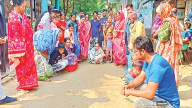 টাকা জমিয়ে মারবেল খেলা