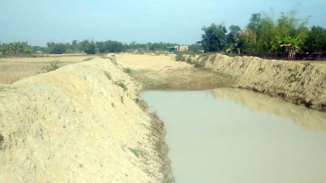 প্রকল্পের সাড়ে ৪ বছরেও কাটেনি জনদুর্ভোগ