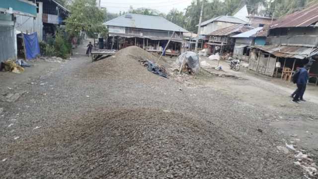 কাজ না করেই বিল তুলে নিলেন ঠিকাদার