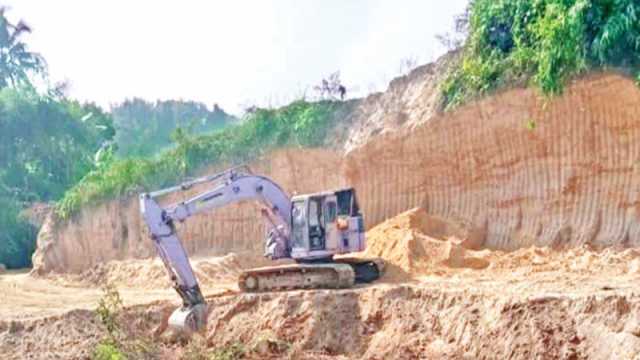 রাঙ্গুনিয়ায় পরিবেশ ধ্বংসে আ’লীগ-বিএনপি একাট্টা