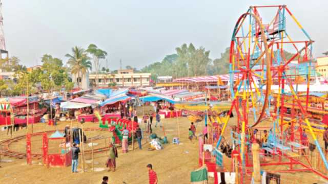 মধুমেলা উপলক্ষে সেজেছে সাগরদাঁড়ী