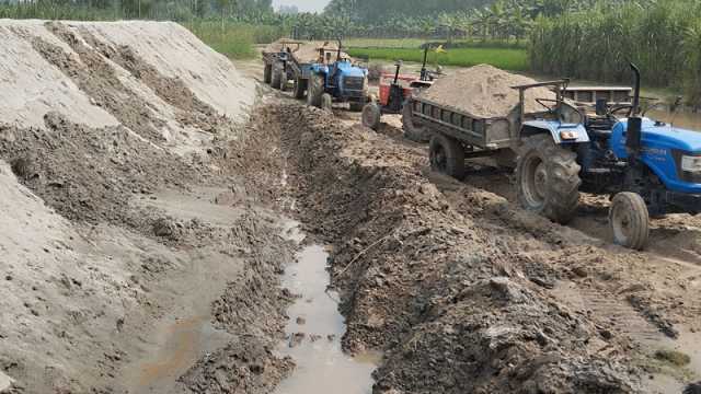 লাভের আশায় ফসলি জমির মাটি কাটার ধুম