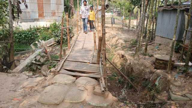 ভাঙন ধরে রক্ষা বাঁধে দুর্ভোগ বাড়ে জনপদে