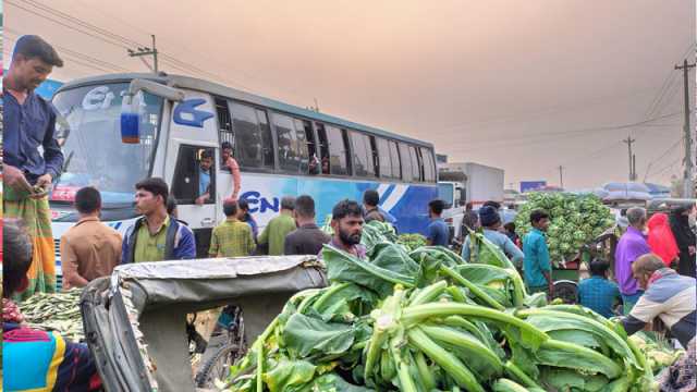 মহাসড়কে সবজির হাট যানজটে দুর্ভোগ