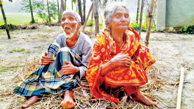 বৃদ্ধ ছেলের সহায় অশীতিপর মা