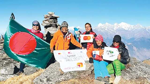 ৫ নারীর নেপালের ল্যাংটাং উপত্যকা জয়