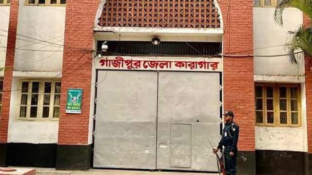 কয়েদির হাতুড়িপেটায় মাথা ফাটল সার্জেন্ট ইনস্ট্রাক্টরের