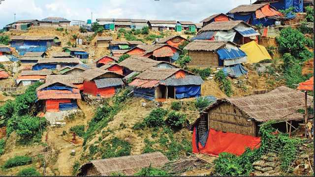 পাহাড়ে ঝুঁকিপূর্ণ রোহিঙ্গা বসতি সরাতে অভিযান