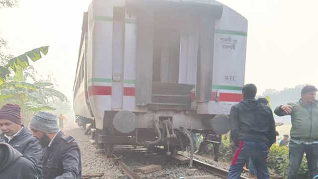 চার ঘণ্টা পর রাজশাহীর সঙ্গে সারা দেশের ট্রেন চলাচল শুরু